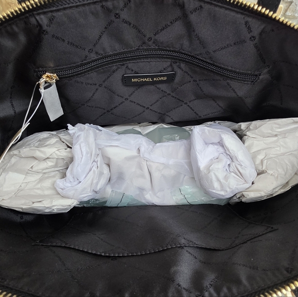 Michael Kors Coraline Large Black Shoulder Bag - Picture 5 of 7